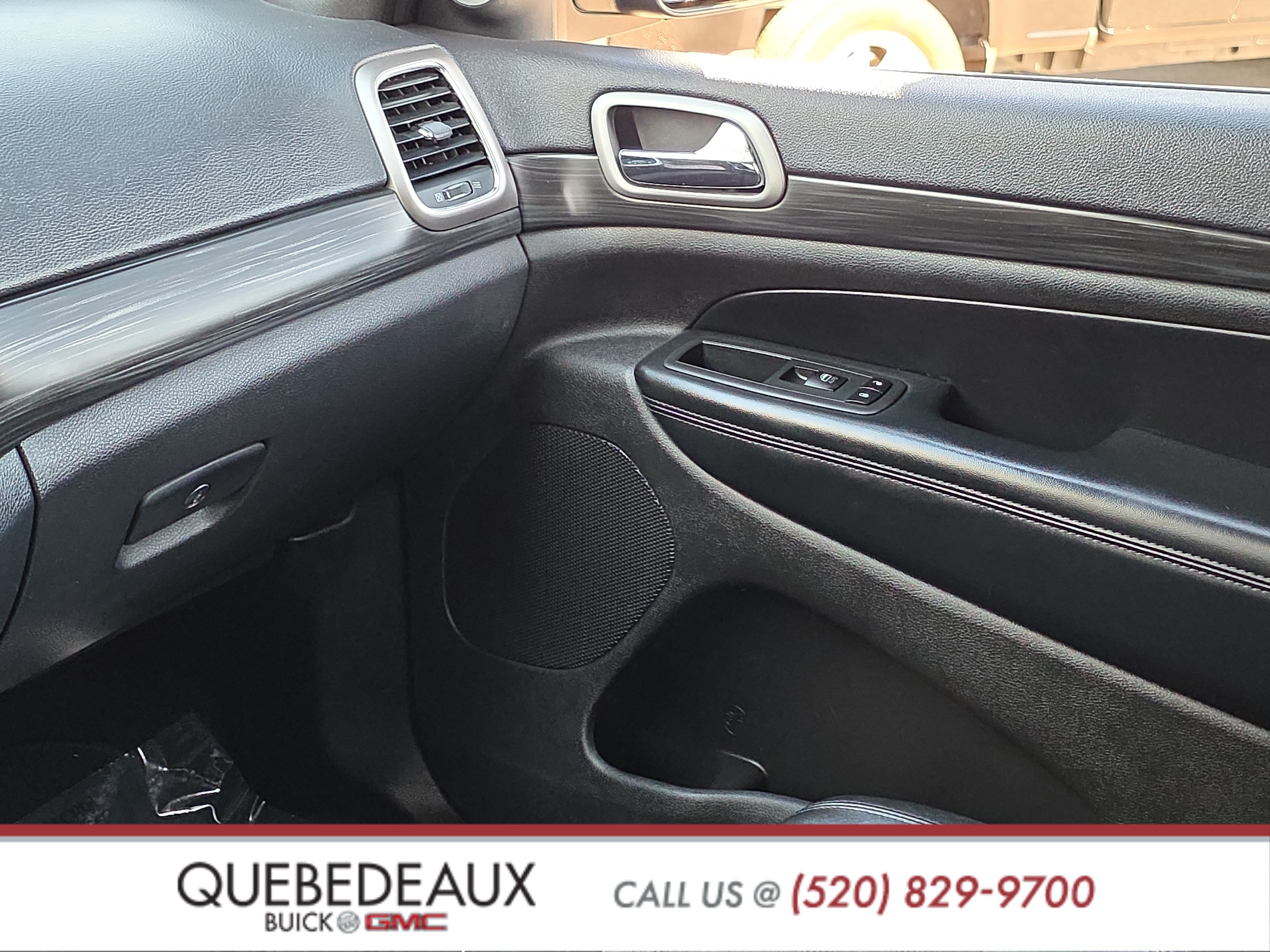Used 2020 Jeep Grand Cherokee Laredo w/ Laredo X Package RWD image 20