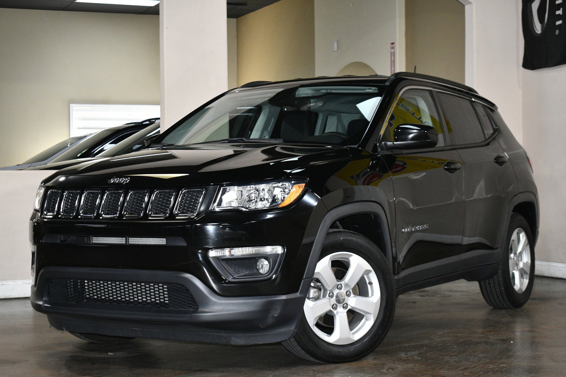 Used 2019 Jeep Compass Latitude w/ Popular Equipment Group image 4