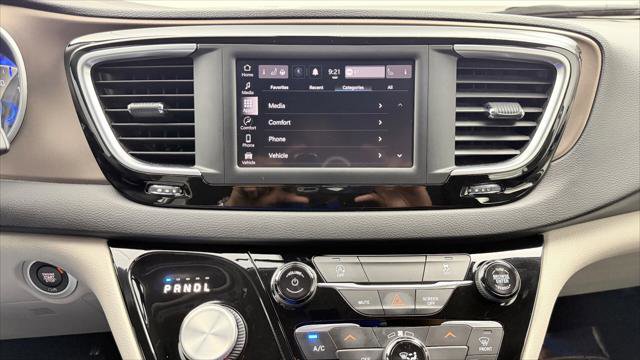 Used 2022 Chrysler Voyager LX FWD image 30