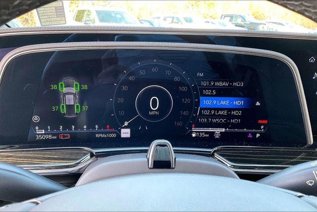 Used 2022 Cadillac Escalade Premium Luxury image 10