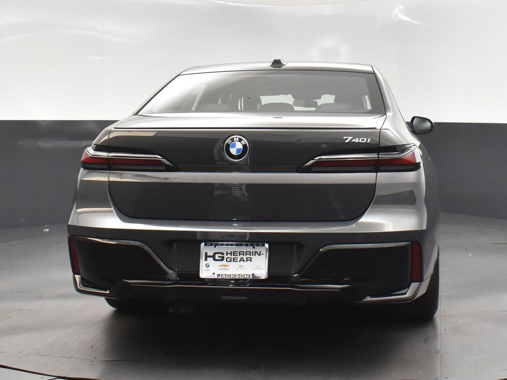 New 2026 BMW 740i w/ Executive Package image 7
