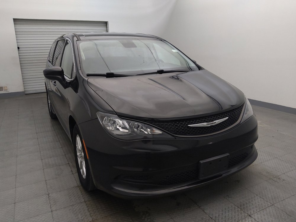 Used 2022 Chrysler Voyager LX FWD image 14