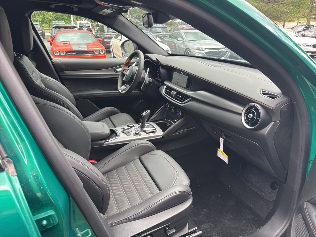 New 2025 Alfa Romeo Stelvio Sprint image 19