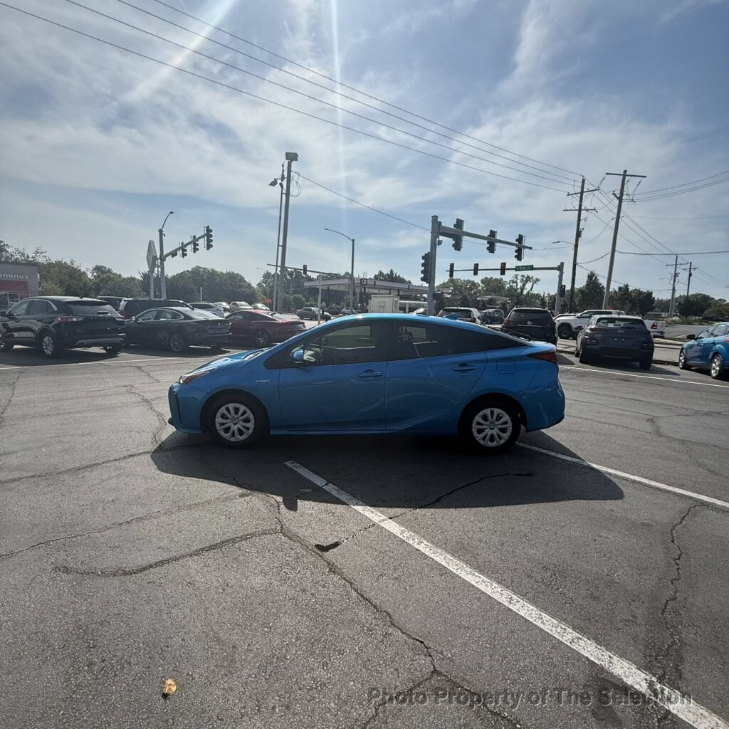 Used 2019 Toyota Prius LE FWD image 8