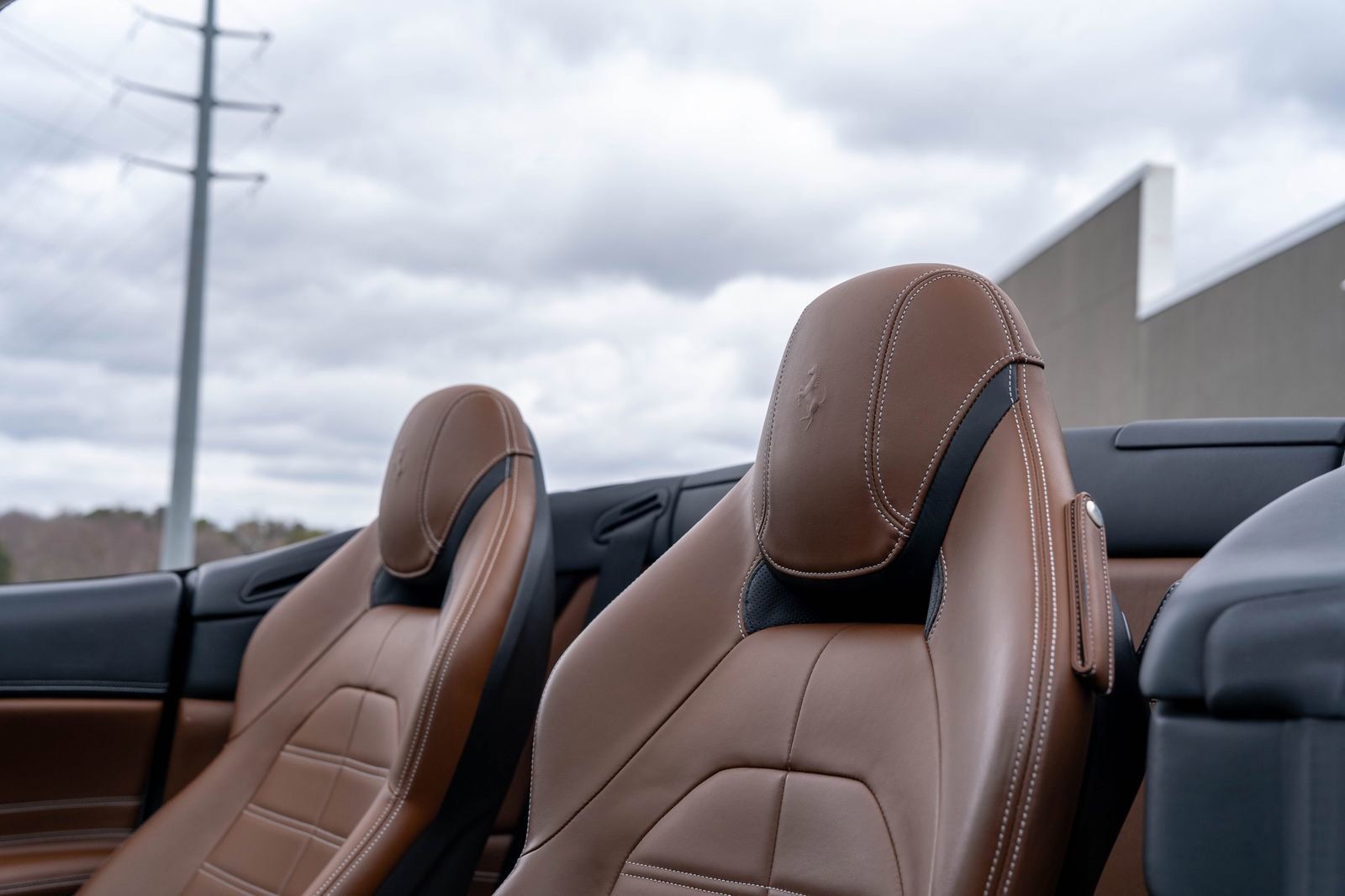 Used 2017 Ferrari California T image 33