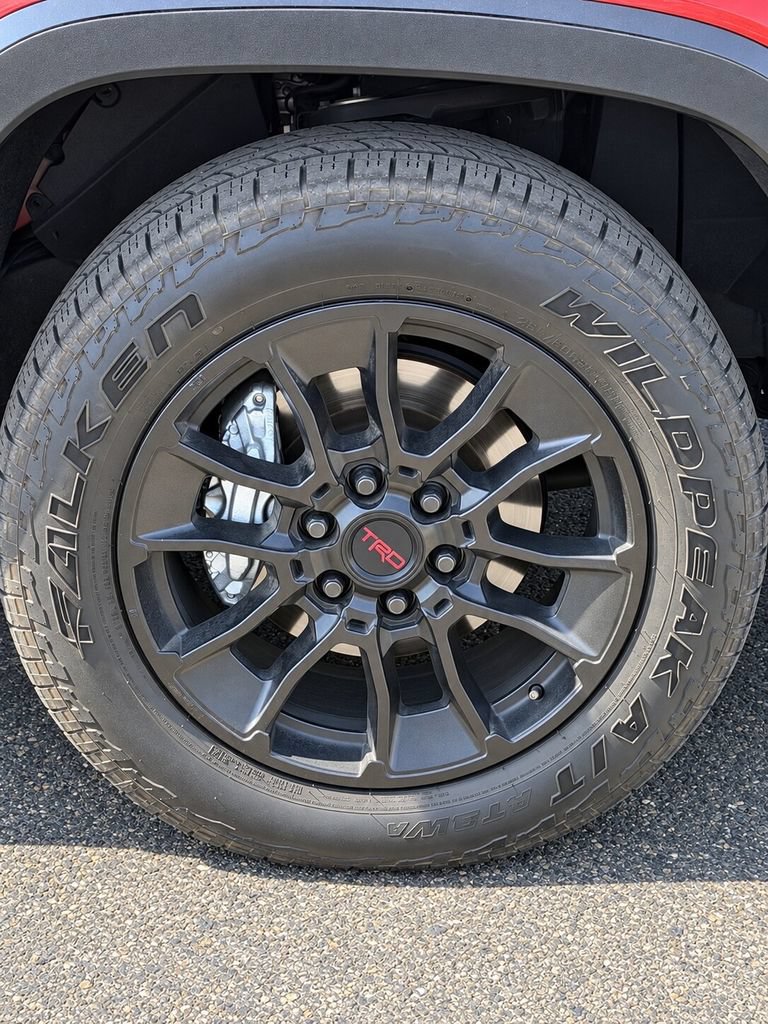 Used 2025 Toyota Sequoia Platinum AWD/4WD image 5