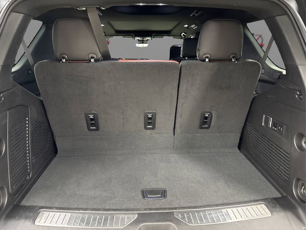Used 2023 GMC Yukon Denali Ultimate image 11