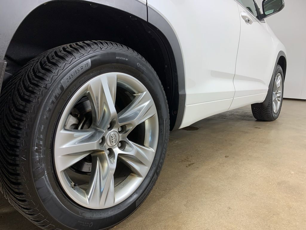 Used 2015 Toyota Highlander Limited w/ Driver Technology Package AWD/4WD image 9