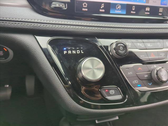 Used 2025 Chrysler Pacifica Select image 11
