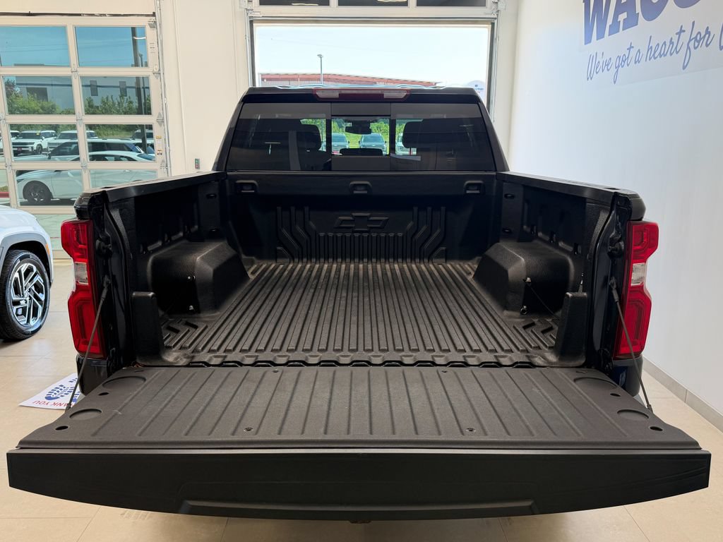 Used 2024 Chevrolet Silverado 1500 LT Trail Boss w/ Convenience Package II AWD/4WD image 8