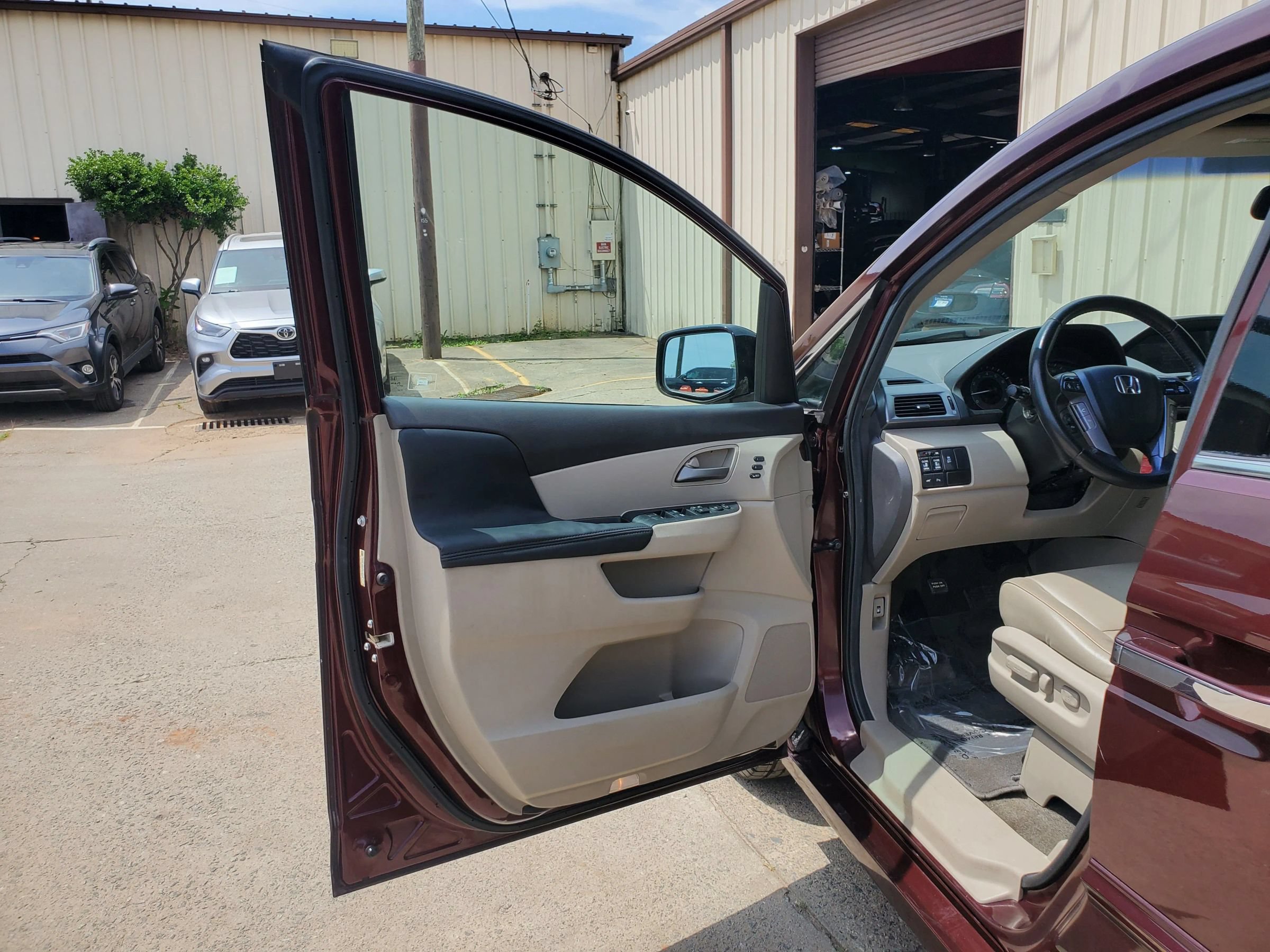 Used 2012 Honda Odyssey Touring image 17