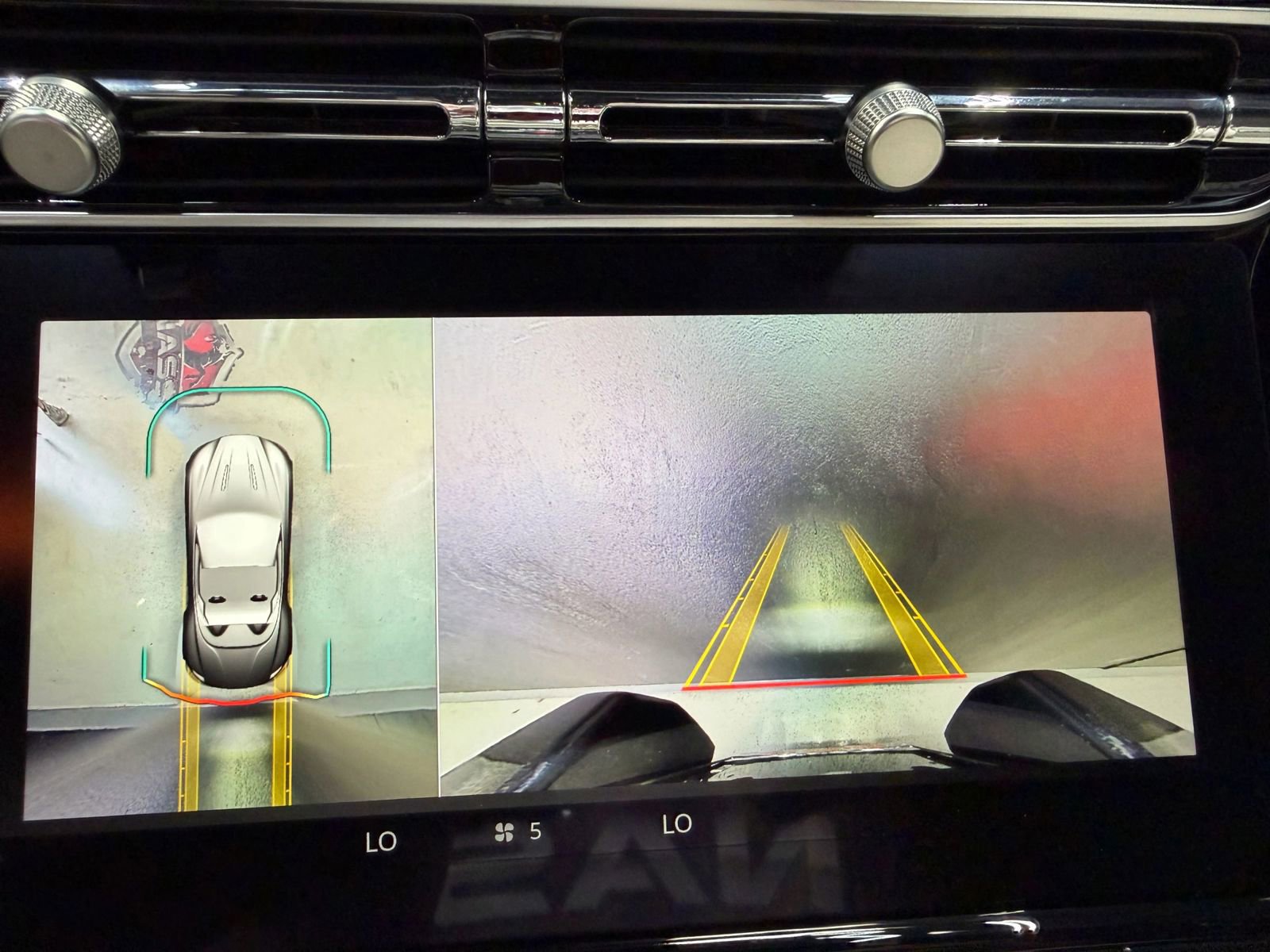 Used 2024 Aston Martin DB12 Convertible RWD image 82