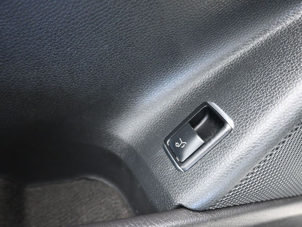 Used 2018 Mercedes-Benz GLA 250 4MATIC image 11