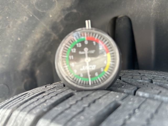 Used 2016 Ford Explorer XLT w/ Equipment Group 202A AWD/4WD image 14