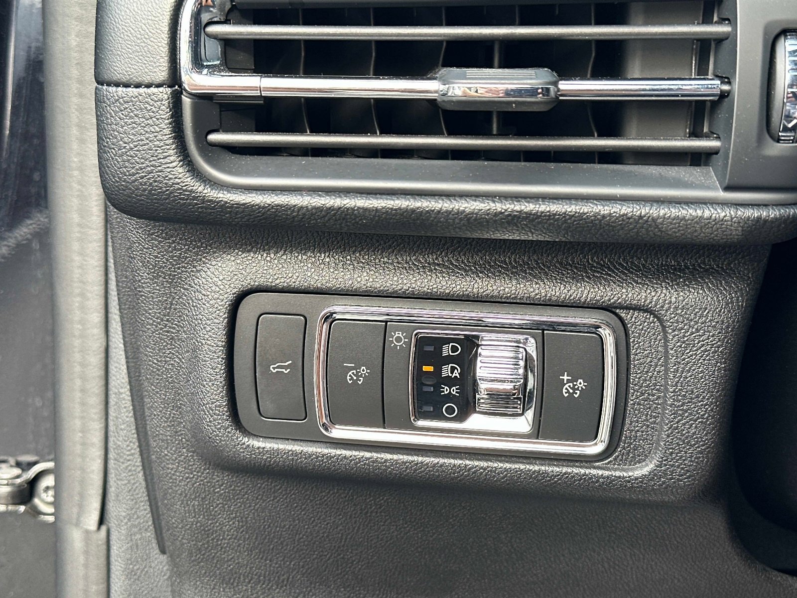 Used 2022 Lincoln Corsair Reserve w/ Equipment Group 201A image 28