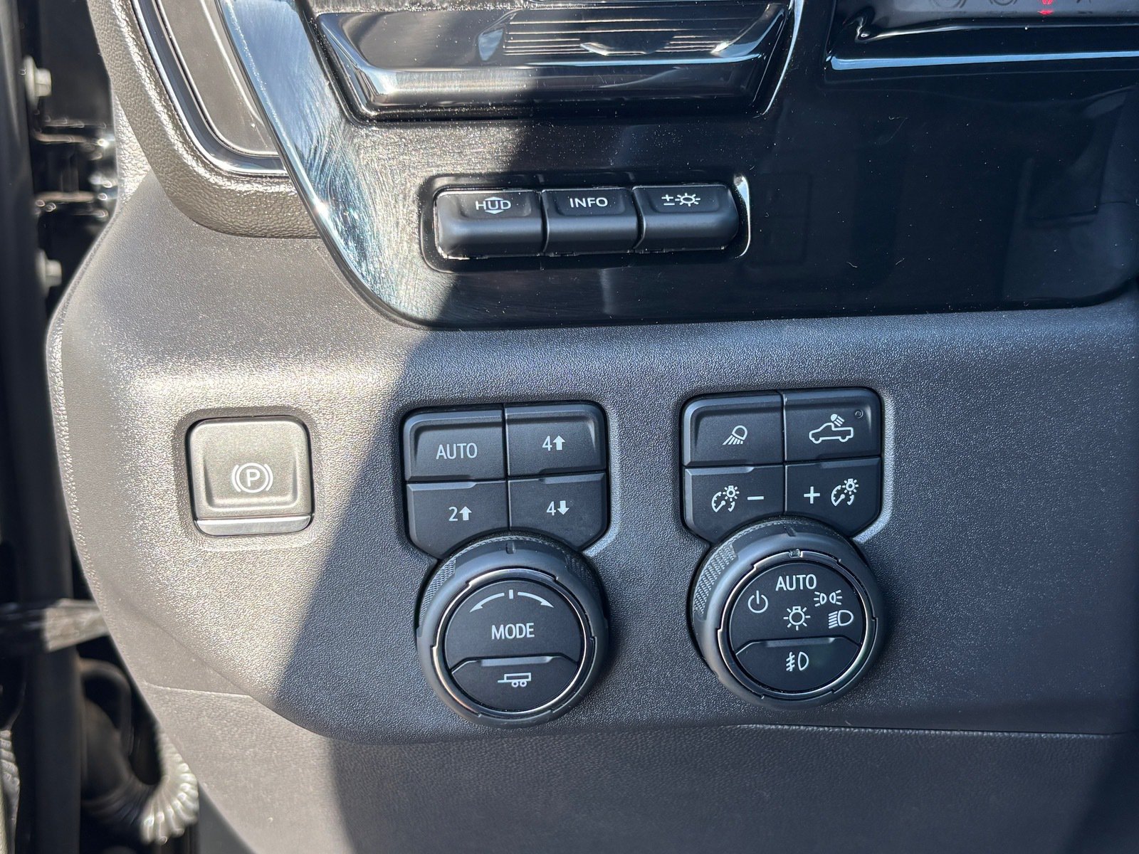 Used 2023 Chevrolet Silverado 1500 ZR2 w/ Technology Package AWD/4WD image 23