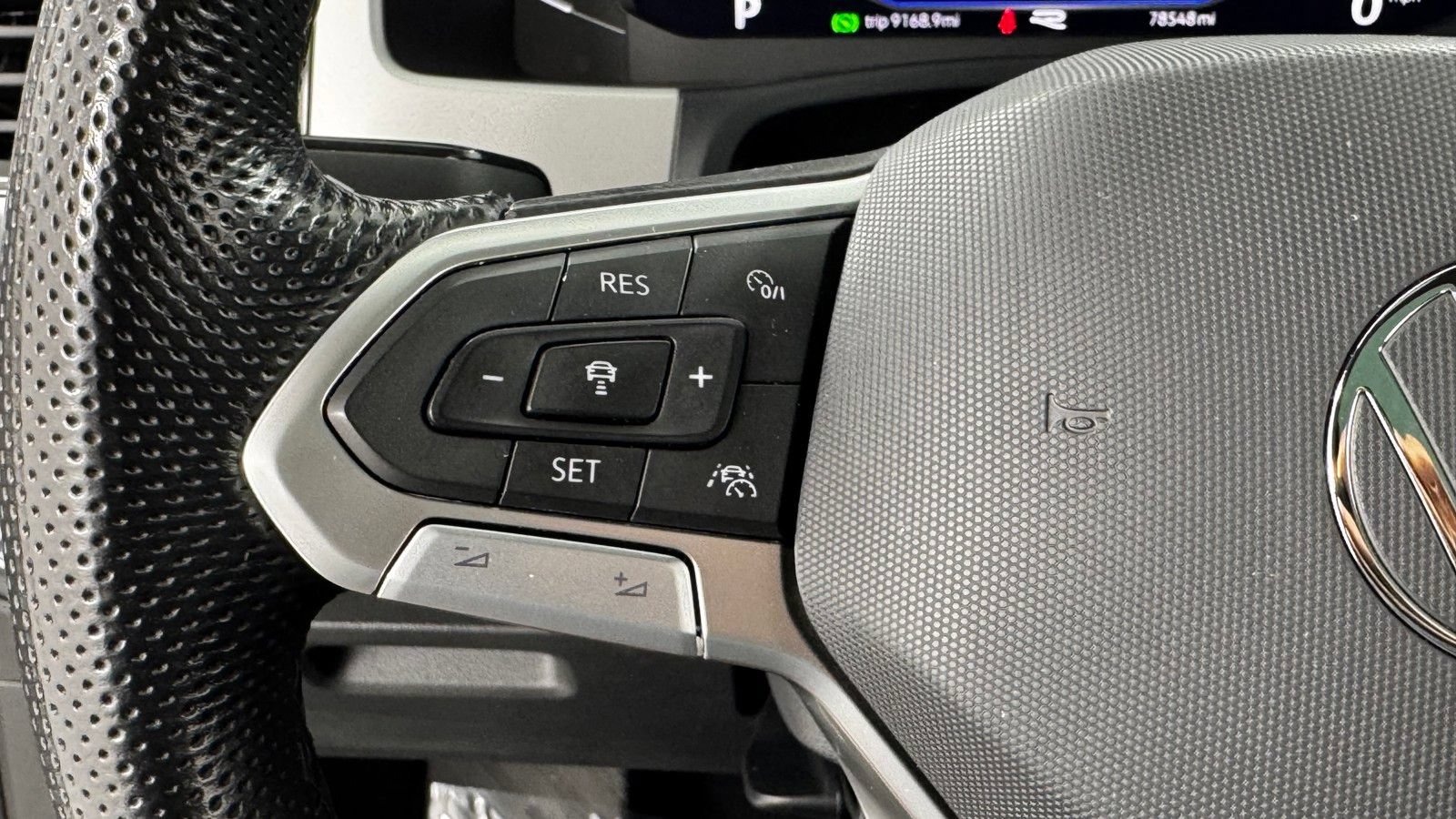 Used 2022 Volkswagen Atlas Cross Sport SEL R-Line AWD/4WD image 23
