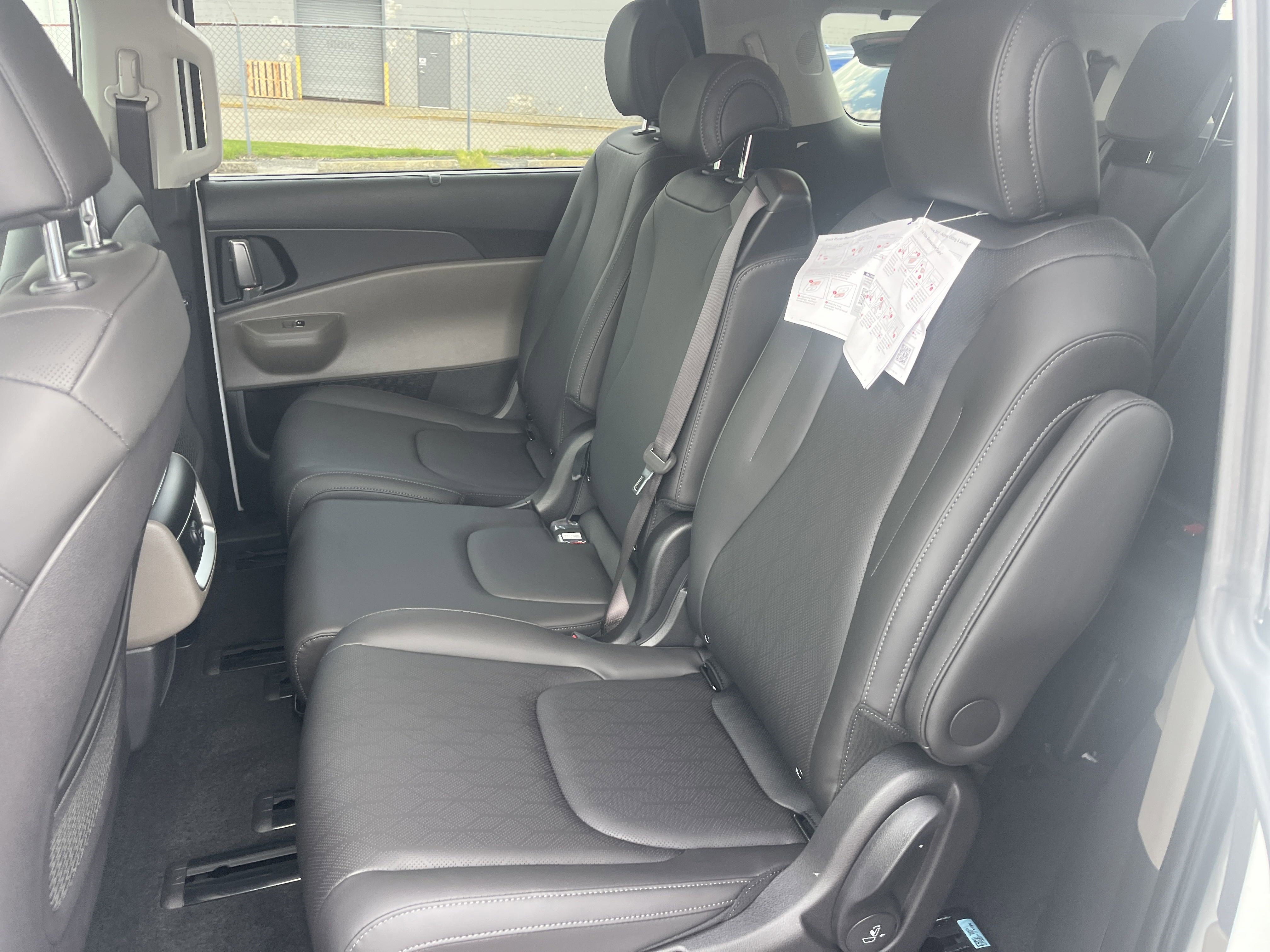 New 2026 Kia Carnival EX image 6