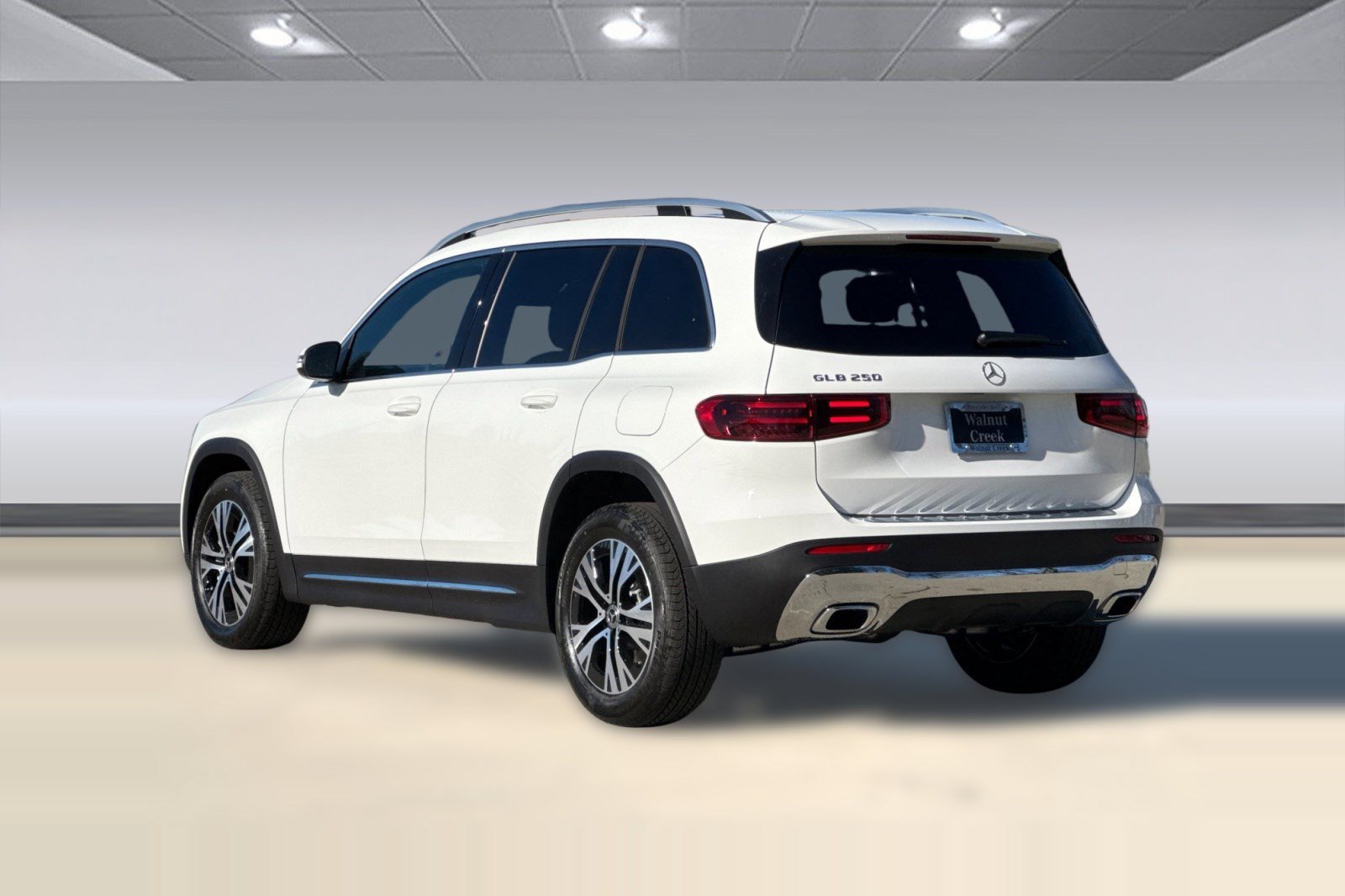 New 2026 Mercedes-Benz GLB 250 image 3