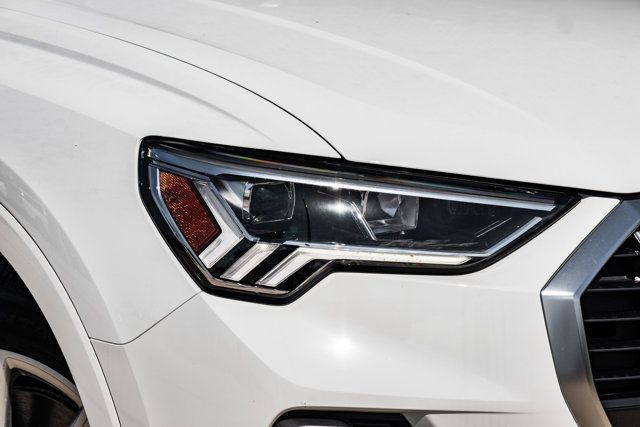 Used 2025 Audi Q3 2.0T Premium w/ Convenience Package image 2