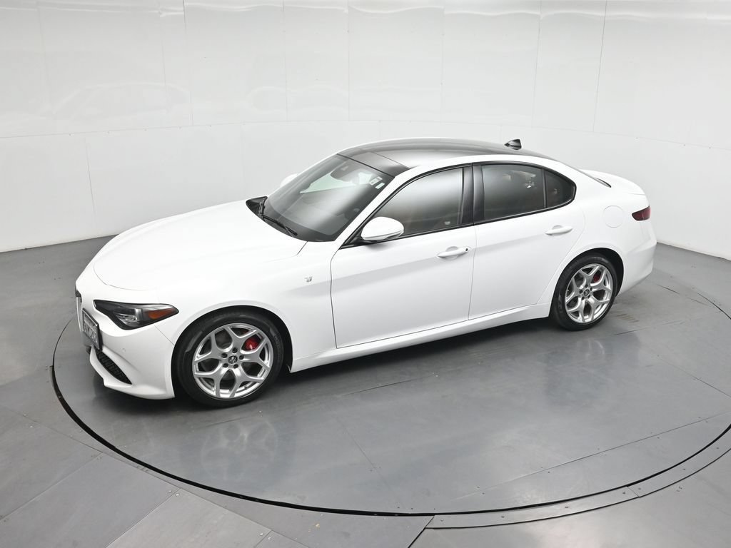 Used 2022 Alfa Romeo Giulia Ti RWD image 41