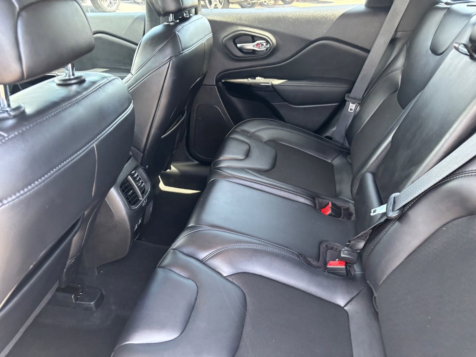 Used 2021 Jeep Cherokee Latitude Plus image 18