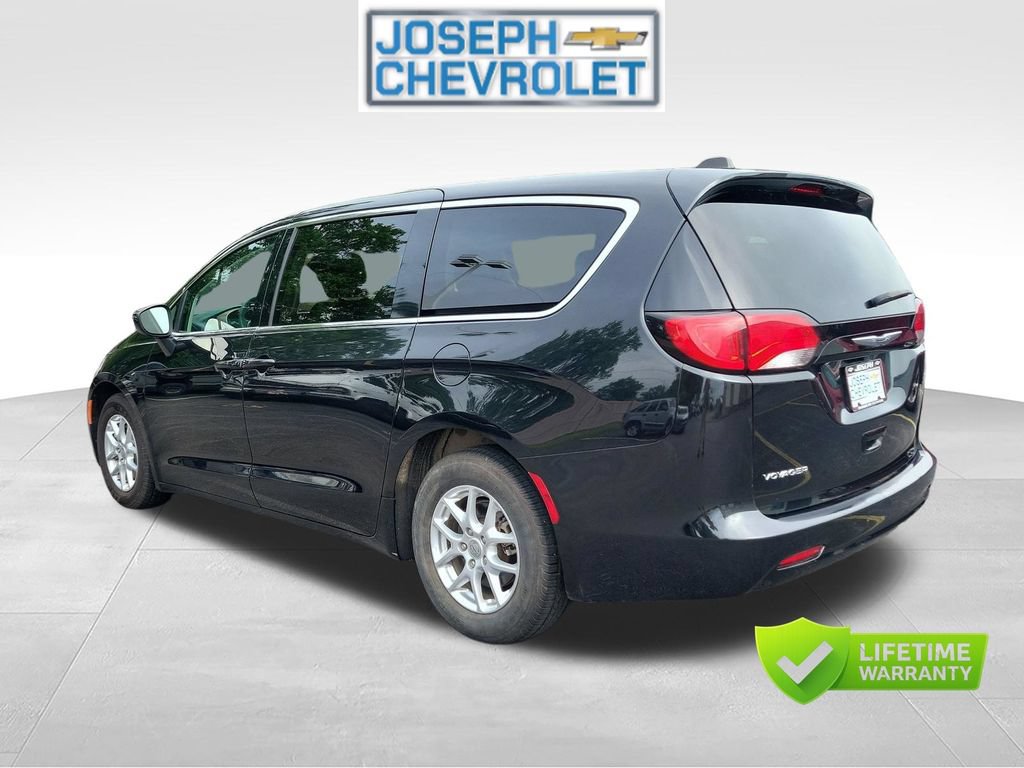 Used 2023 Chrysler Voyager LX FWD video 3