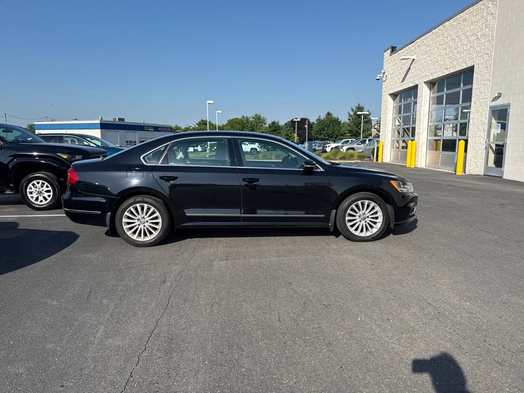 Used 2016 Volkswagen Passat 1.8T SE FWD image 4