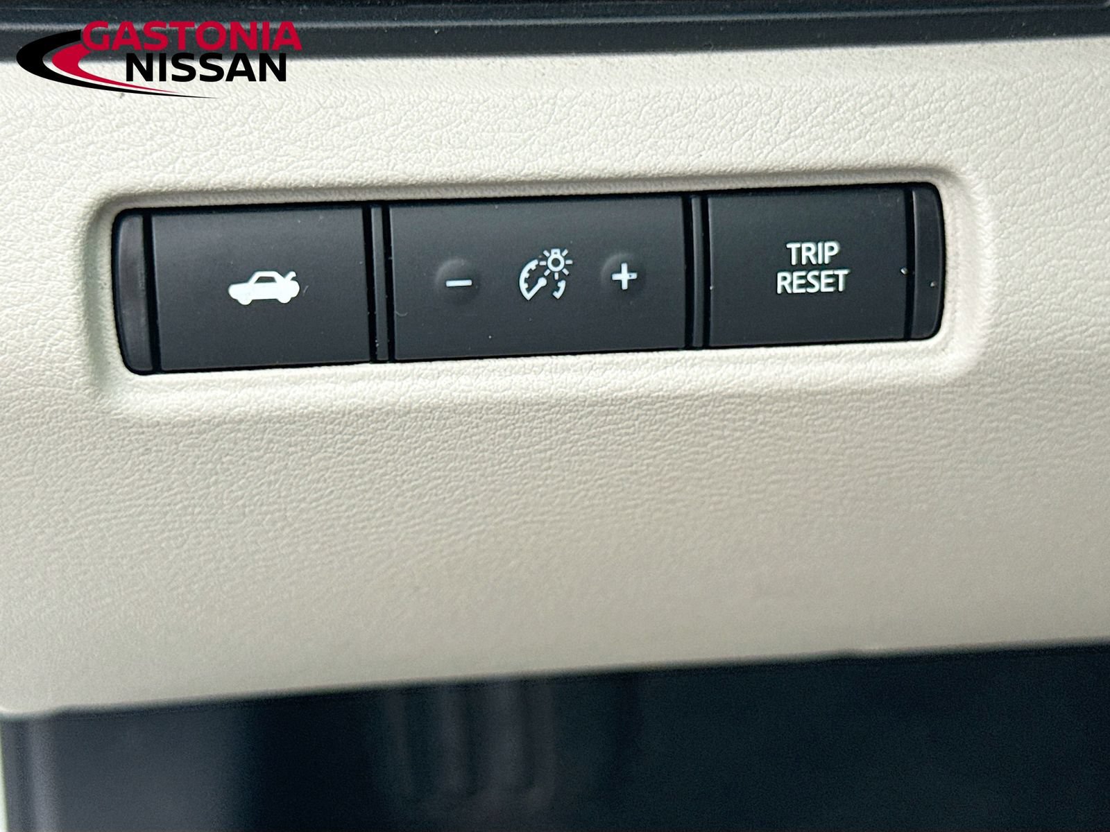 Used 2025 Nissan Altima 2.5 SV FWD image 13