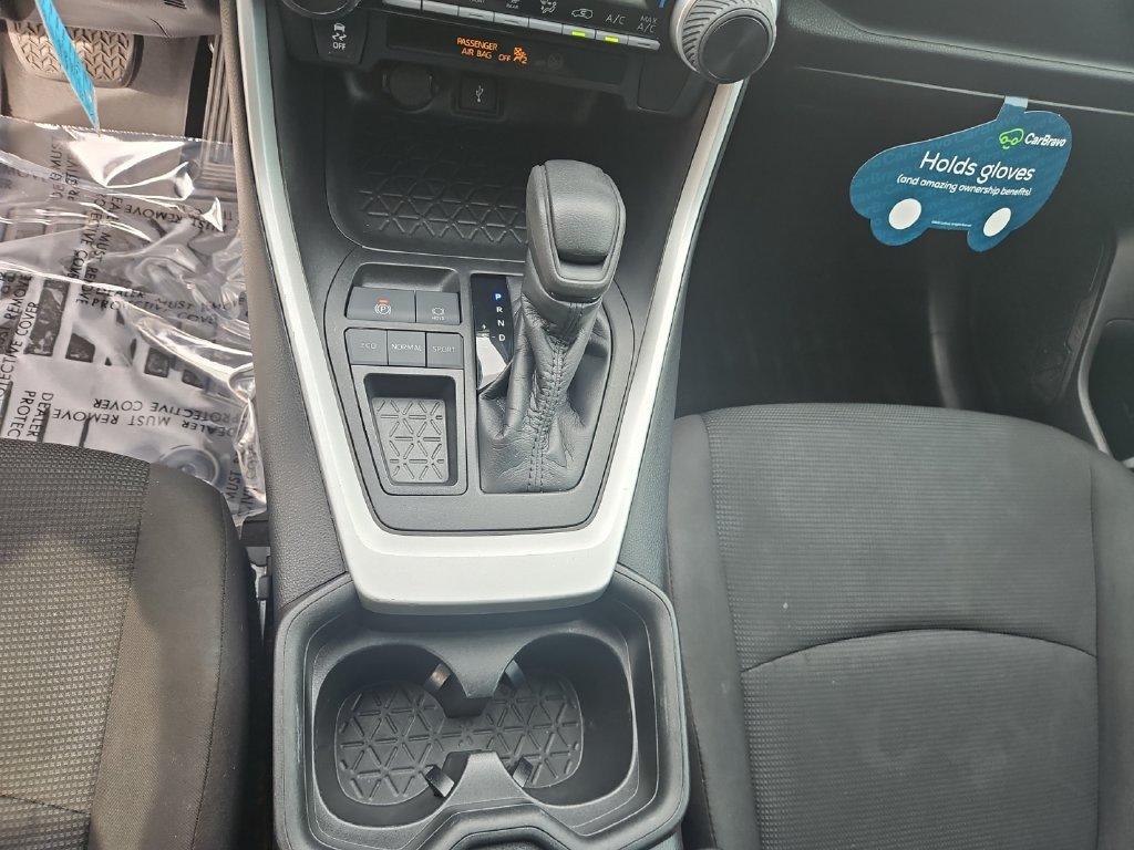 Used 2021 Toyota RAV4 LE FWD image 12