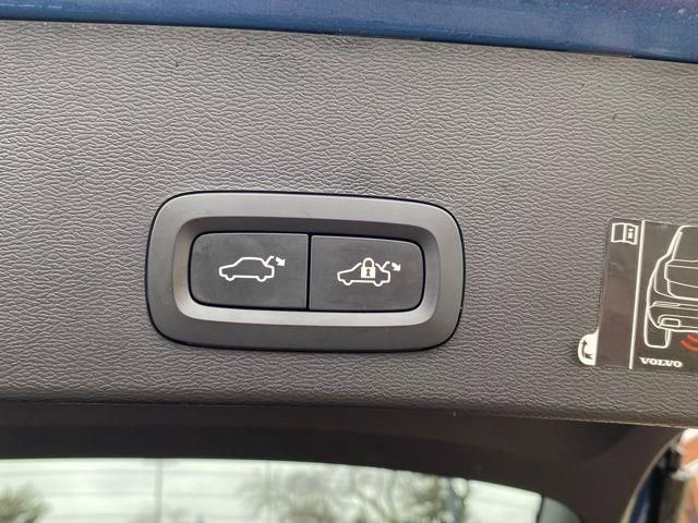 Used 2021 Volvo XC40 T5 R-Design w/ Advanced Package image 14