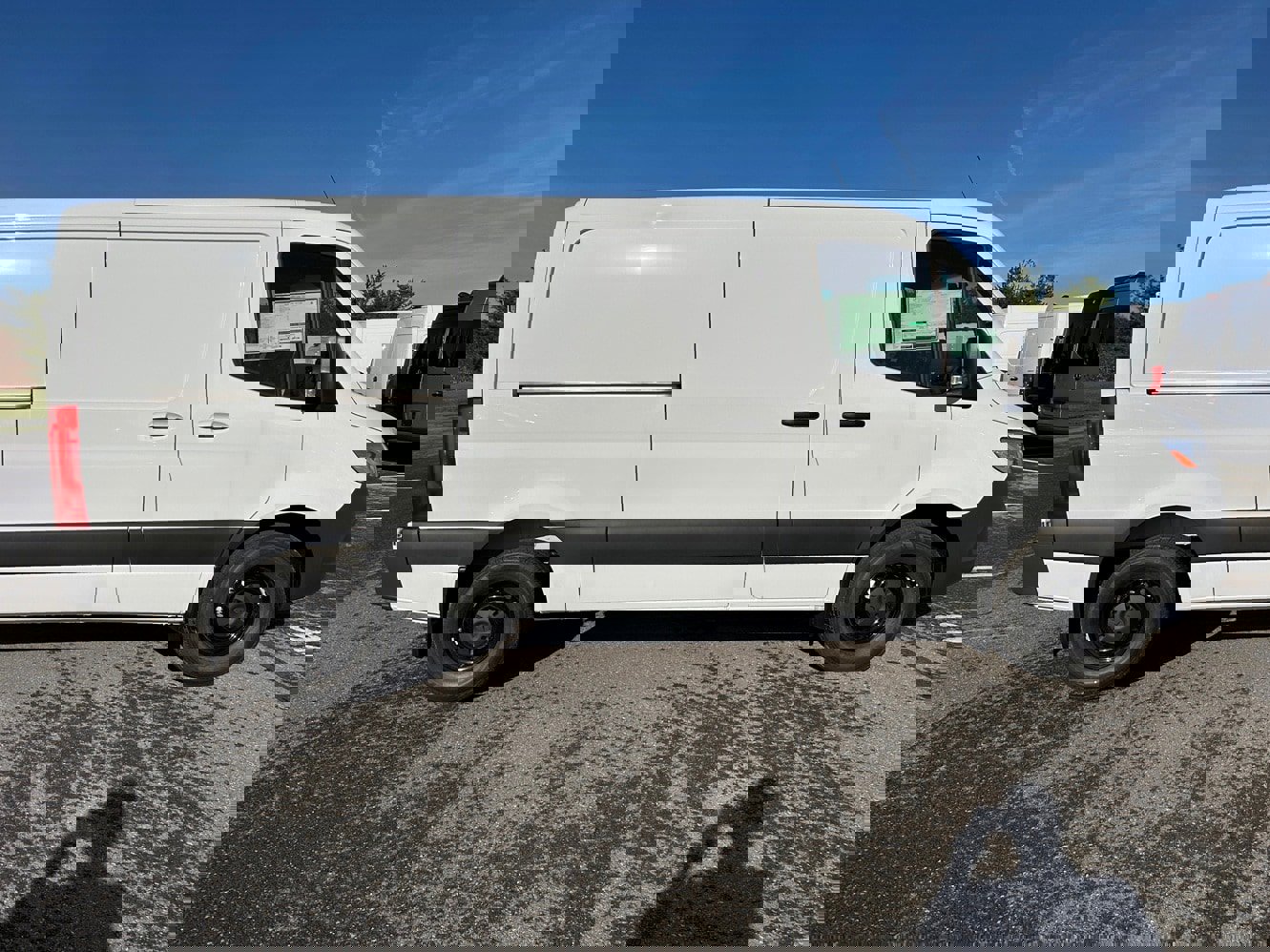 Used 2025 Mercedes-Benz Sprinter 2500 image 3