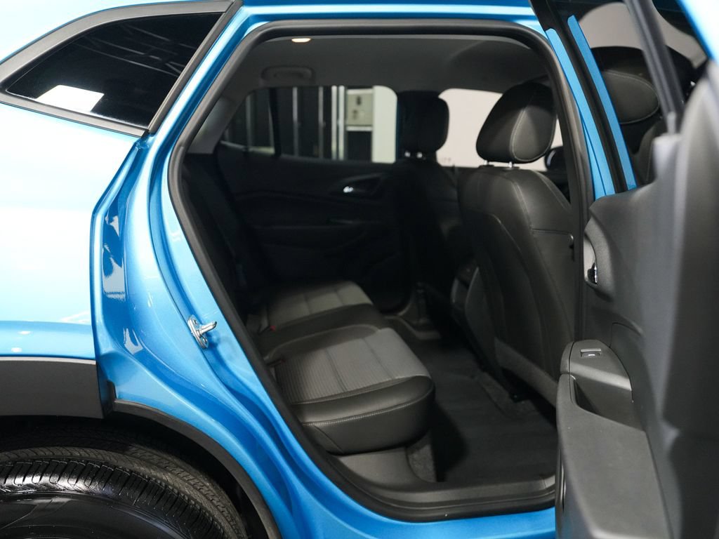 Used 2025 Chevrolet Trax LT w/ Driver Confidence Package FWD image 31