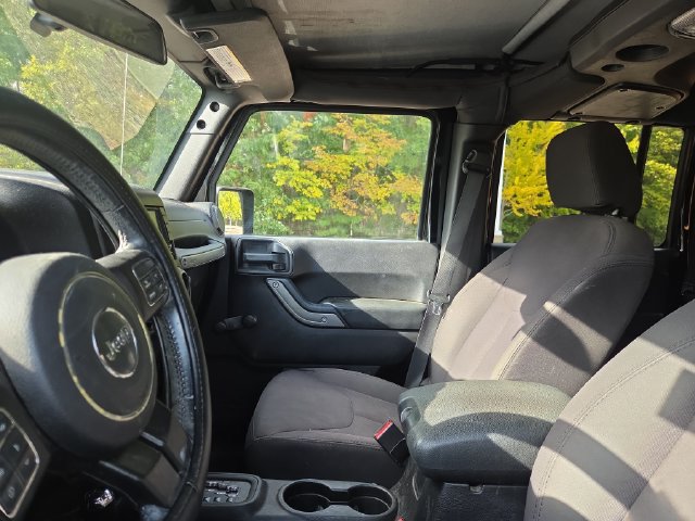 Used 2015 Jeep Wrangler Unlimited Sport w/ Connectivity Group AWD/4WD image 9