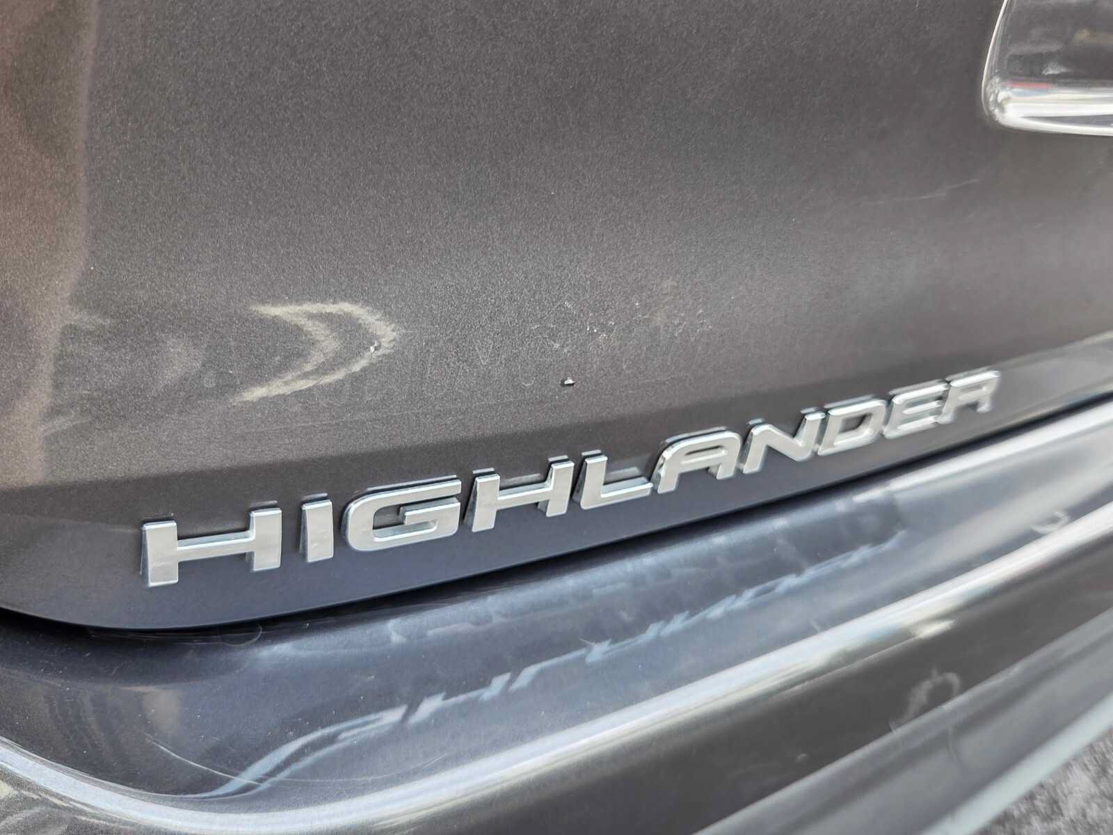 Used 2021 Toyota Highlander XLE FWD image 16
