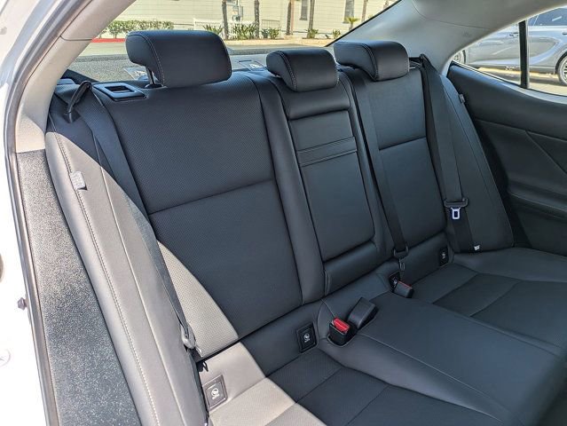 Used 2016 Lexus IS 350 w/ Navigation System Package RWD image 33