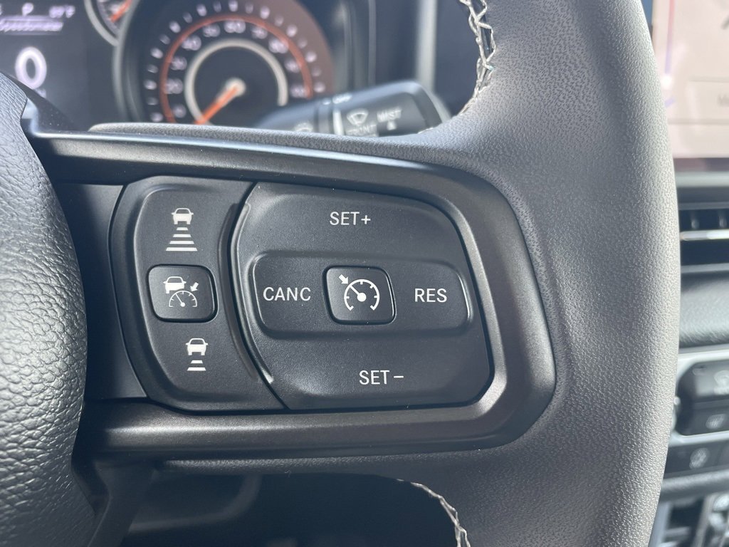 Used 2025 Jeep Gladiator Sport image 9