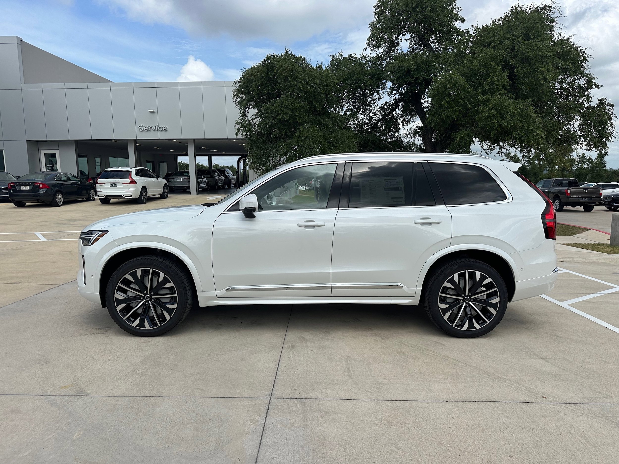 Used 2026 Volvo XC90 B6 Plus w/ Protection Package Premier AWD/4WD image 3