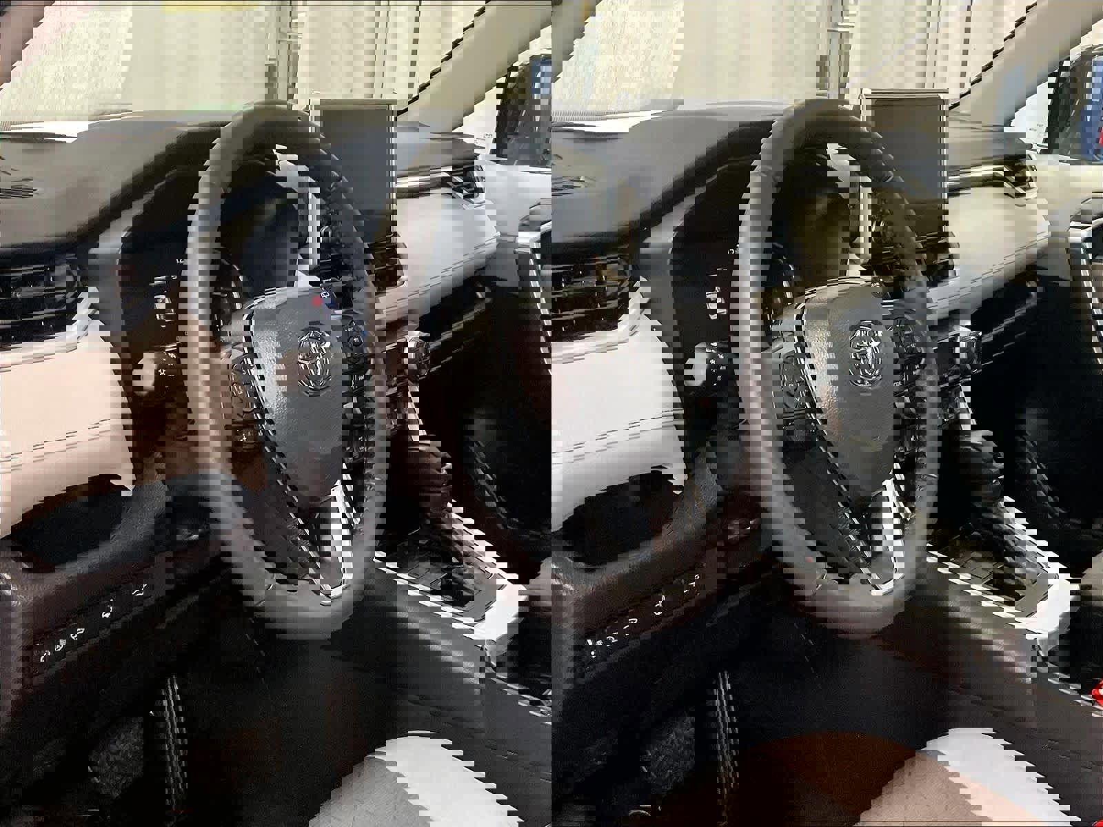 Used 2025 Toyota RAV4 XLE image 8