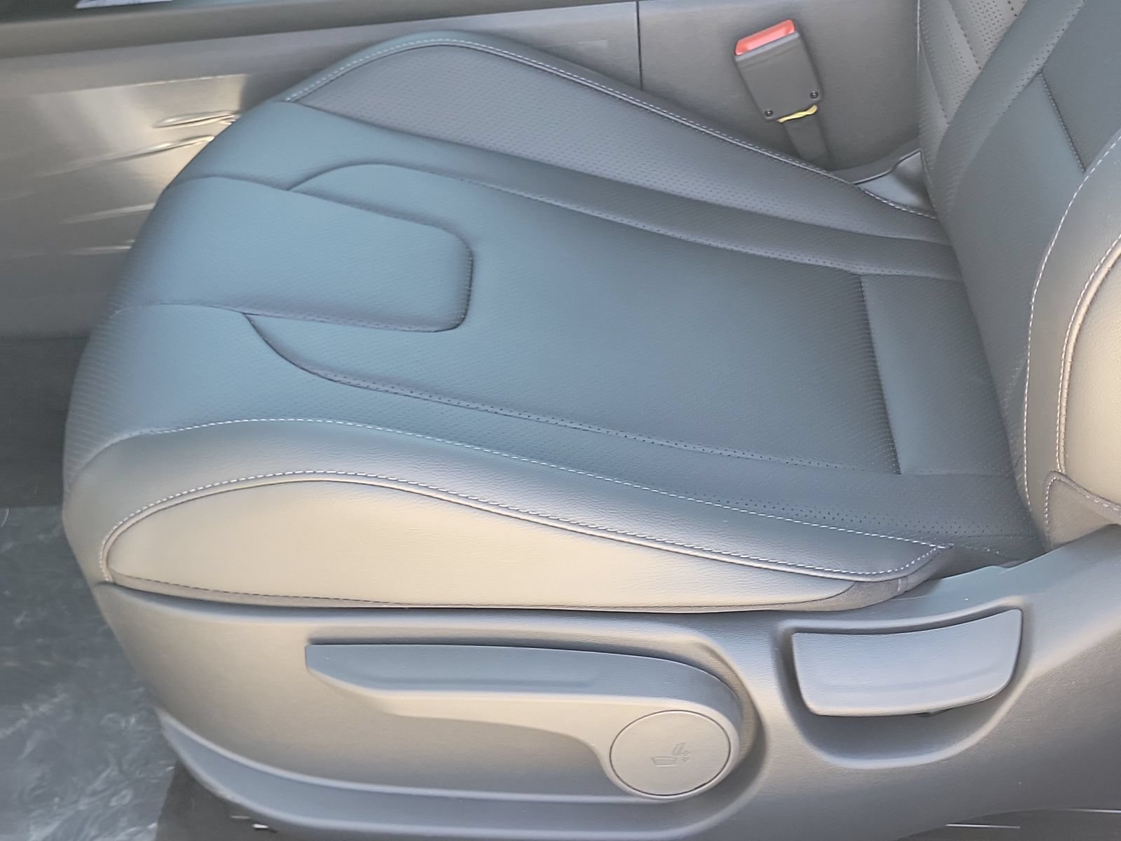 New 2026 Hyundai Elantra SEL Sport FWD image 16