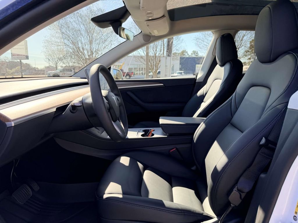 Used 2025 Tesla Model Y Long Range image 18