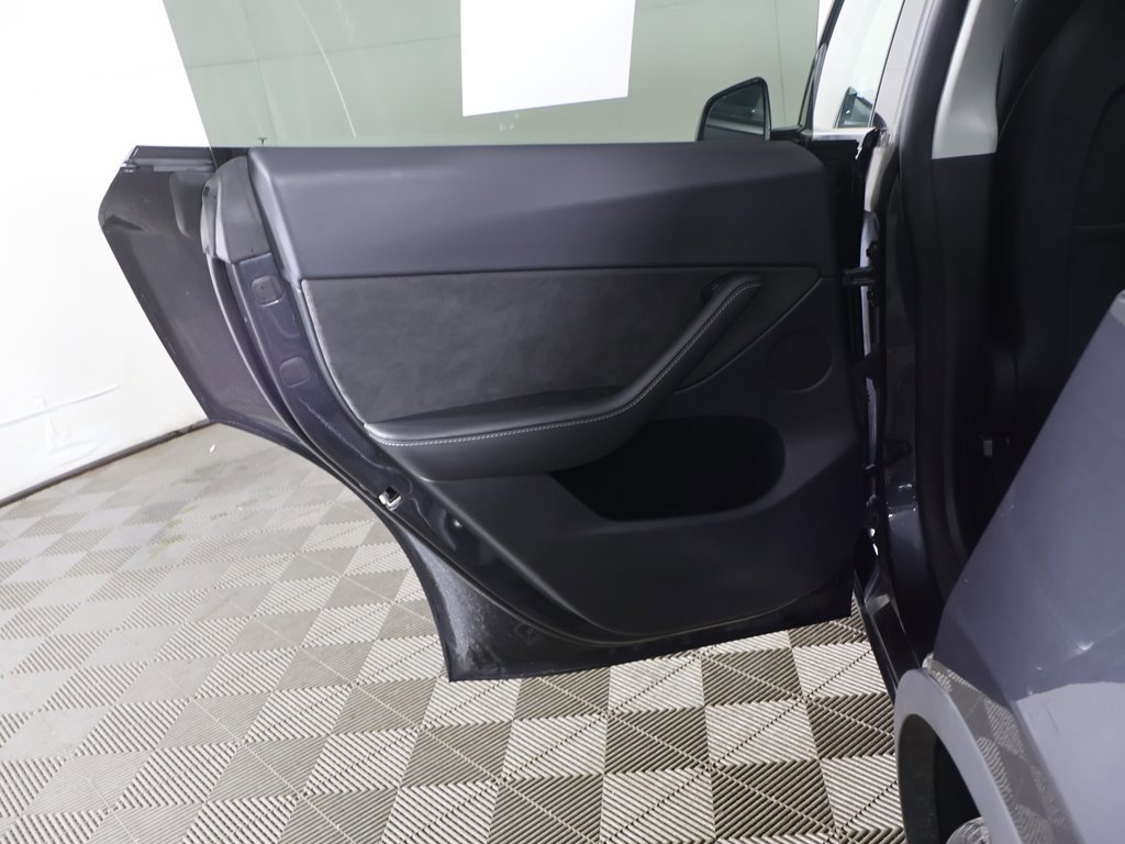 Used 2024 Tesla Model Y Long Range image 25