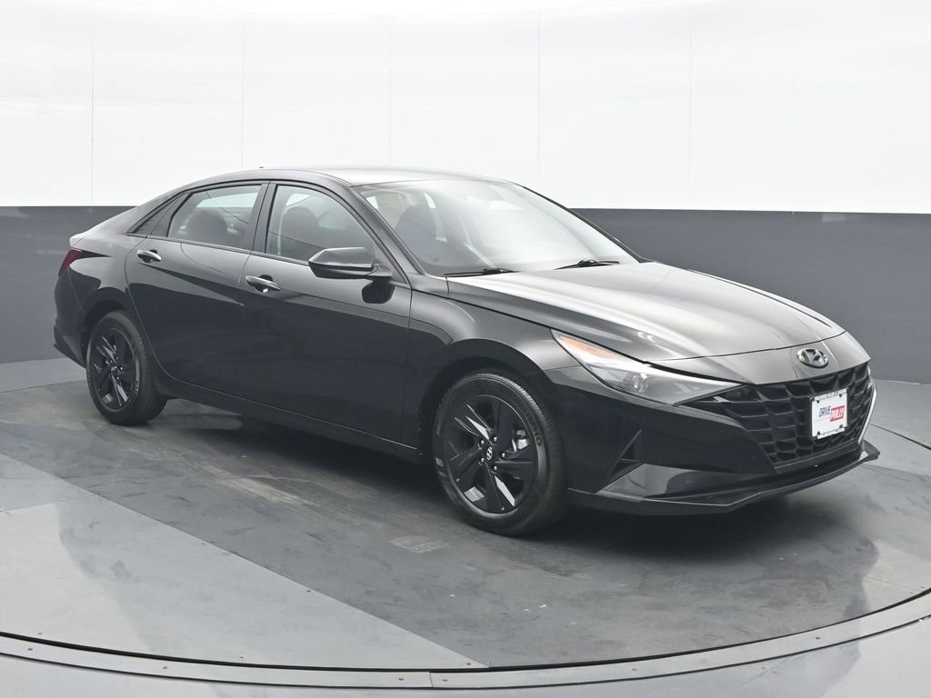 Used 2023 Hyundai Elantra SEL w/ Cargo Package image 9