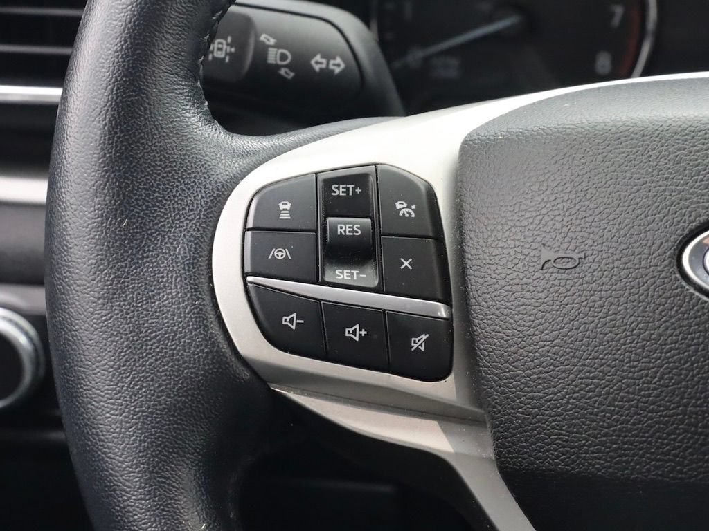 Used 2022 Ford Explorer XLT w/ Equipment Group 202A AWD/4WD image 19