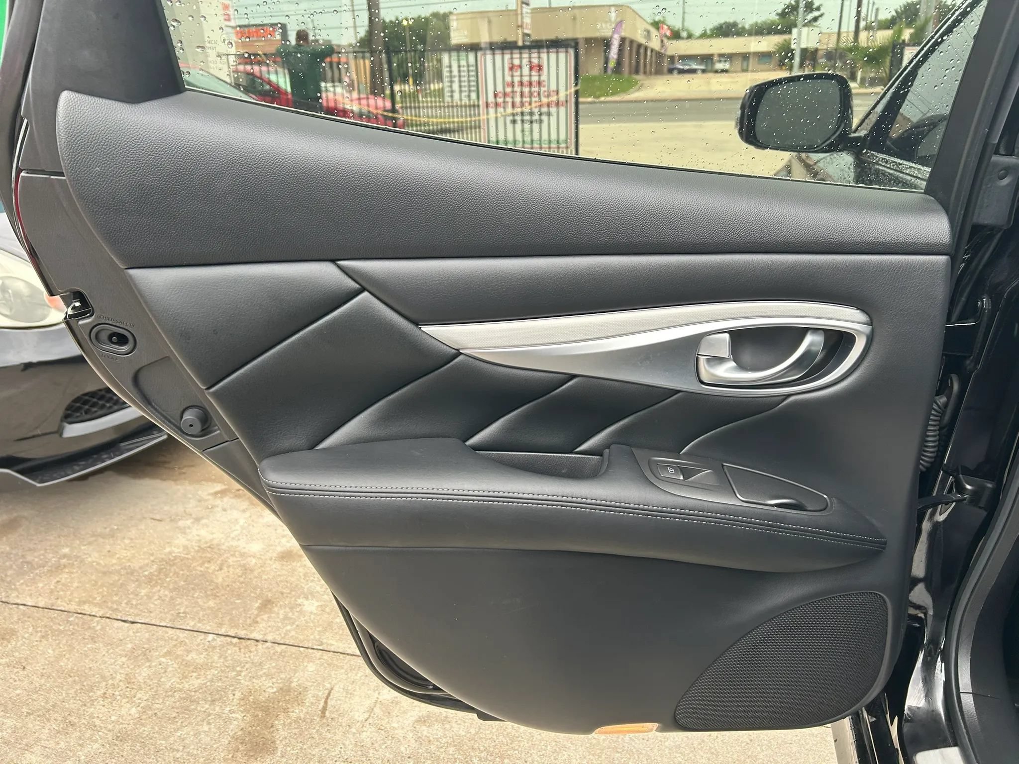 Used 2017 INFINITI Q70 3.7 AWD/4WD image 17