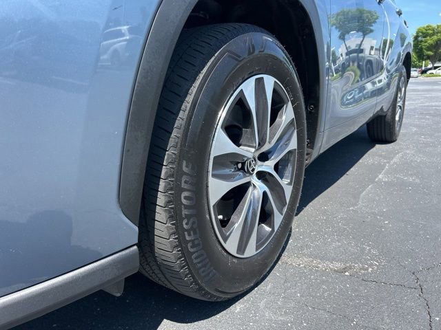 Used 2021 Toyota Highlander XLE FWD image 14