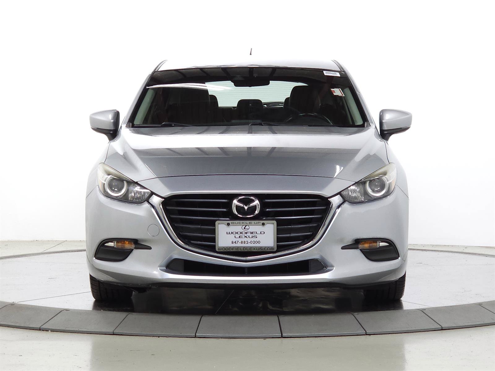 Used 2018 MAZDA MAZDA3 Touring FWD image 2
