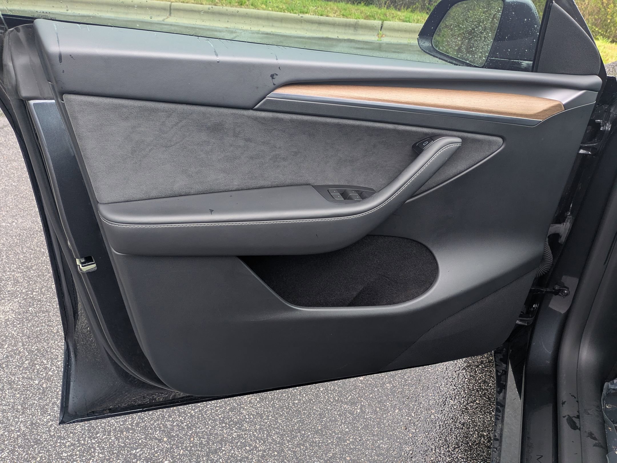 Used 2024 Tesla Model Y Performance image 18