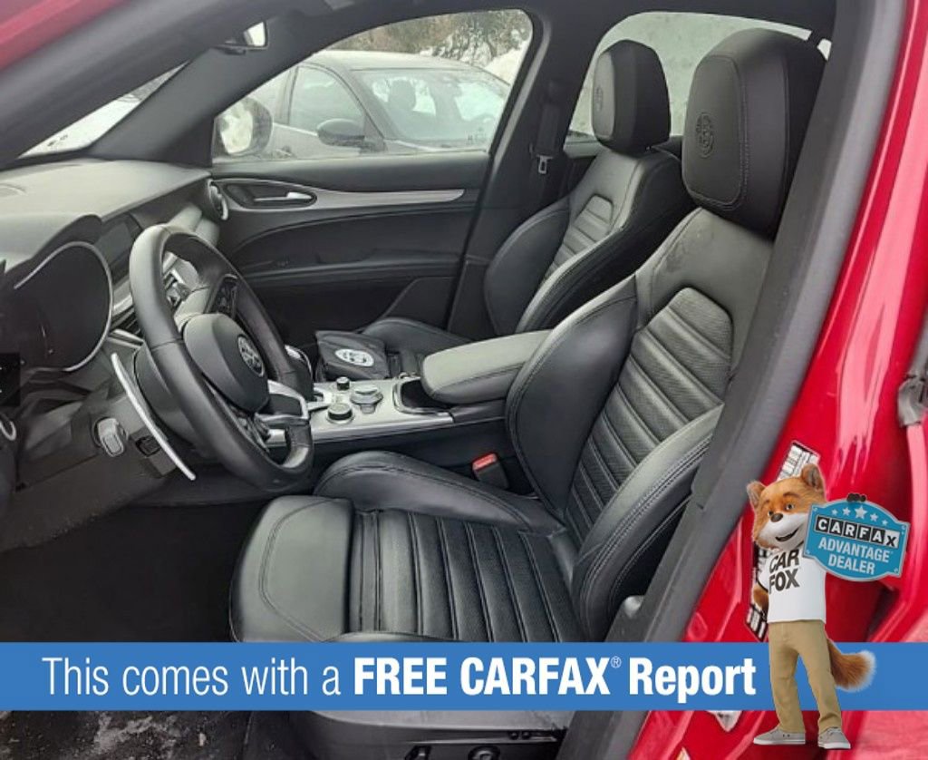 Used 2024 Alfa Romeo Stelvio Veloce image 3