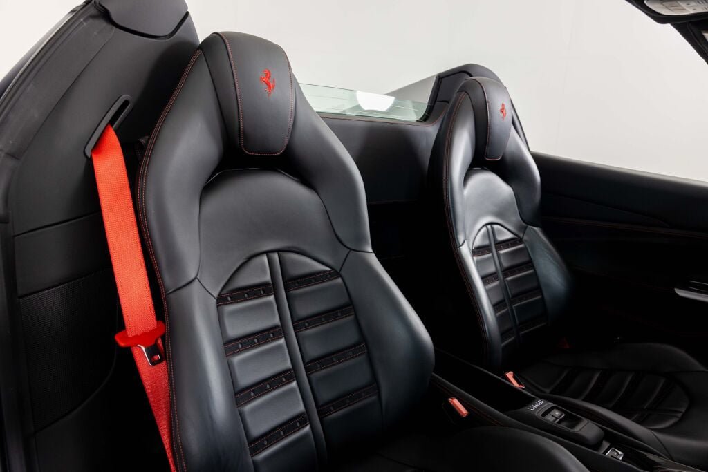 Used 2022 Ferrari F8 Tributo RWD image 33